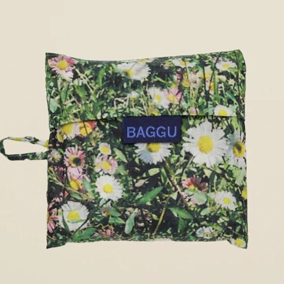 BAGGU Handbags - NWOT Standard Baggu - Daisy (Photo Floral)